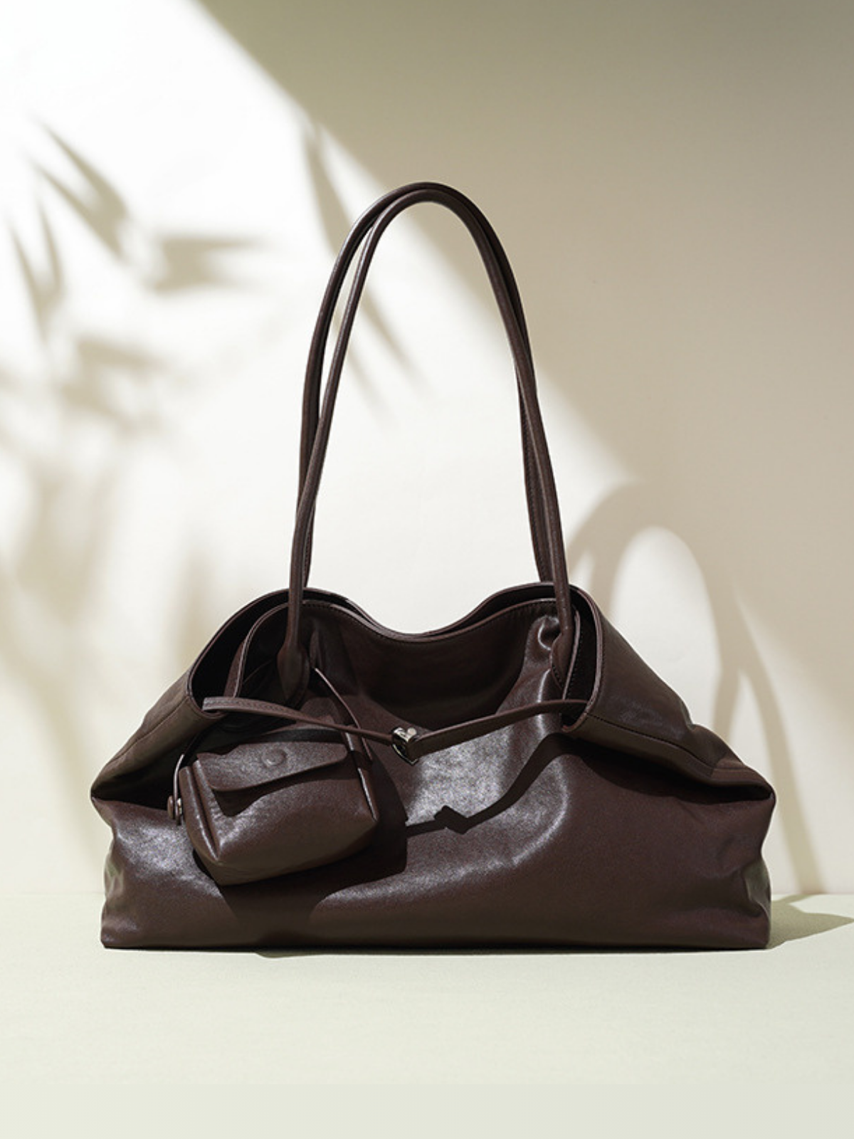 Introducing the Sienna handbag: your stylish choice for work, travel, and everyday life.